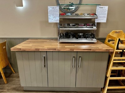 CUTLERY & CONDIMENT STATION