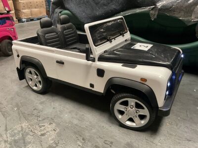 KIDS LAND ROVER DEFENDER BATTERY OPERATED 4WD 2 SEAT RIDE-ON 4X4, PARENT CONTROL & CHARGER 