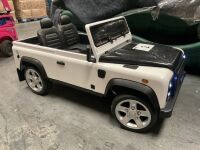 KIDS LAND ROVER DEFENDER BATTERY OPERATED 4WD 2 SEAT RIDE-ON 4X4, PARENT CONTROL & CHARGER 