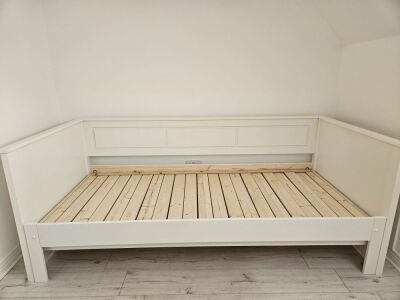 UNUSED ERIKA SOLID WOOD GUEST BED WHITE UNASSEMBLED
