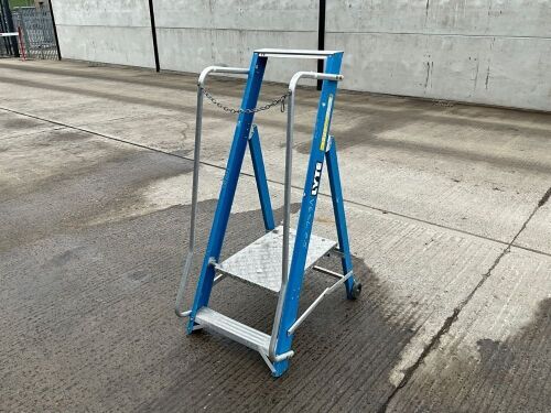 2 TREAD FIBRE GLASS STEP LADDER
