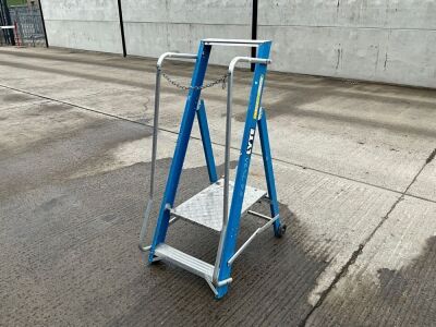 8 TREAD FIBRE GLASS STEP LADDER