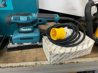 MAKITA 110v SANDER & BOX OF SAND PAPER