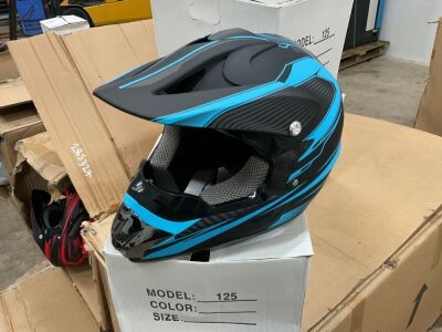 UNUSED MOTORBIKE HELMET (BLUE)