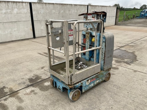 GENIE GR12 BATTERY OPERATED PERSONNEL LIFT