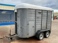 APPROX. 9FT 7" X 5FT 4" TWIN AXLE HORSEBOX - 2