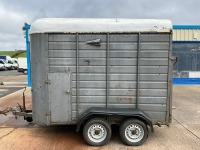 APPROX. 9FT 7" X 5FT 4" TWIN AXLE HORSEBOX - 3