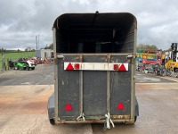 APPROX. 9FT 7" X 5FT 4" TWIN AXLE HORSEBOX - 5