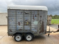 APPROX. 9FT 7" X 5FT 4" TWIN AXLE HORSEBOX - 7