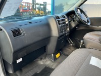 TOYOTA HIACE 280 2.5 D-4D SWB 95PS PRIVATE AMBULANCE - 12
