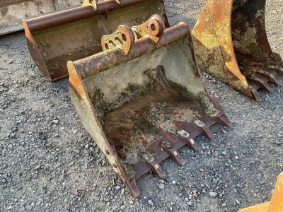 APPROX. 3ft TOOTHED DIGGING BUCKET TO SUIT 4-6 TON MACHINE