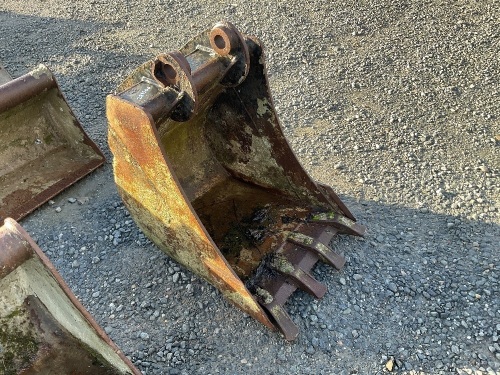 APPROX. 2ft TOOTHED DIGGING BUCKET TO SUIT 4-6 TON MACHINE