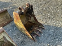 APPROX. 2ft TOOTHED DIGGING BUCKET TO SUIT 4-6 TON MACHINE