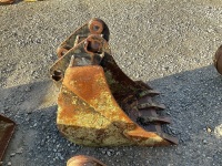 APPROX. 2ft TOOTHED DIGGING BUCKET TO SUIT 4-6 TON MACHINE - 4