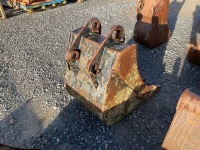 APPROX. 2ft TOOTHED DIGGING BUCKET TO SUIT 4-6 TON MACHINE - 5