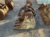 APPROX. 2ft TOOTHED DIGGING BUCKET TO SUIT 4-6 TON MACHINE - 8
