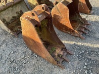 APPROX. 16” TOOTHED DIGGING BUCKET TO SUIT 4-6 TON MACHINE