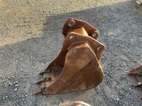 APPROX. 16” TOOTHED DIGGING BUCKET TO SUIT 4-6 TON MACHINE - 8