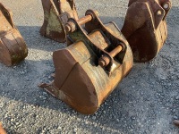 APPROX. 2ft TOOTHED DIGGING BUCKET TO SUIT 4-6 TON MACHINE - 7