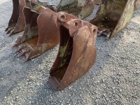 APPROX. 10” TOOTHLESS DIGGING BUCKET TO SUIT 4-6 TON MACHINE - 7