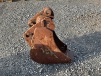APPROX. 10” TOOTHLESS DIGGING BUCKET TO SUIT 4-6 TON MACHINE - 8