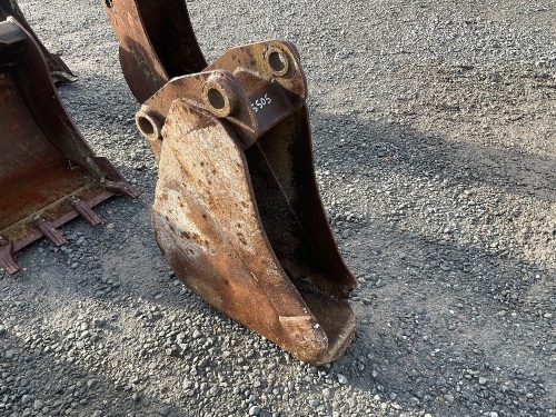 APPROX. 10” TOOTHLESS DIGGING BUCKET TO SUIT 4-6 TON MACHINE