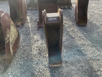 APPROX. 10” TOOTHLESS DIGGING BUCKET TO SUIT 4-6 TON MACHINE - 2
