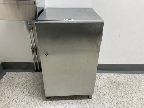 STAINLESS STEEL UPRIGHT FREESTANDING CABINET