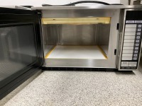 SHARP COMMERCIAL MICROWAVE - 2
