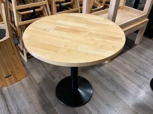 ROUND DINING TABLE