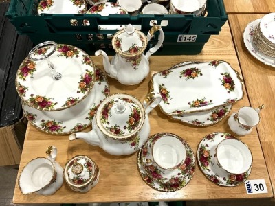 SELECTION OF ROYAL ALBERT OLD COUNTRY ROSES BONE CHINA
