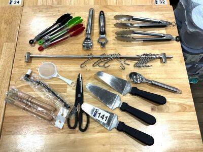 QUANTITY OF ASSORTED UTENSILS & KITCHEN TOOLS