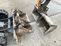 CASE CX25D 2.7 TON MINI DIGGER - 13