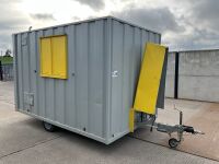 GROUNDHOG APPROX. 12FT X 7FT6" SINGLE AXLE TOWABLE WELFARE UNIT