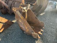 APPROX. 21" TOOTHED DIGGING BUCKET TO SUIT 6-8 TON EXCAVATOR 