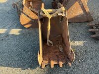 APPROX. 21" TOOTHED DIGGING BUCKET TO SUIT 6-8 TON EXCAVATOR  - 2