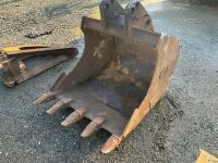 APPROX. 3FT TOOTHED DIGGING BUCKET TO SUIT 13 TON EXCAVATOR