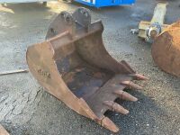 APPROX. 3FT TOOTHED DIGGING BUCKET TO SUIT 13 TON EXCAVATOR - 3