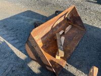 APPROX. 6 FT BUCKET TO SUIT FARM HANDLER - 5