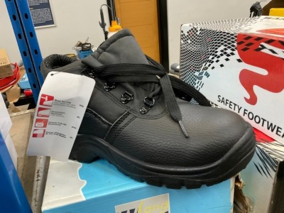 UNUSED SIZE 3 WORKBOOTS