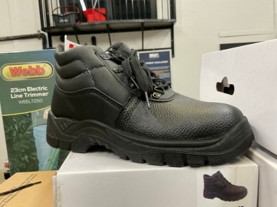 UNUSED SIZE 6 WORKBOOTS