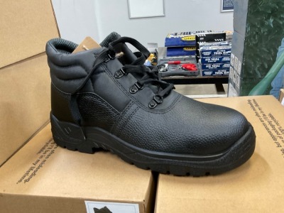 UNUSED SIZE 7 WORKBOOTS
