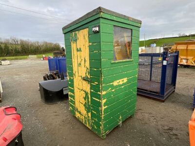 APPROX. 3ft x 3ft WOODEN SECURITY HUT / SHED