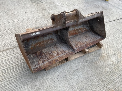 APPROX. 5FT SCOTT SHUGH BUCKET TO SUIT 8 TON EXCAVATOR