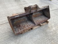 APPROX. 5FT SCOTT SHUGH BUCKET TO SUIT 8 TON EXCAVATOR