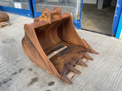 CATERPILLAR APPROX. 4ft TOOTHED DIGGING BUCKET TO SUIT 13 TON EXCAVATOR