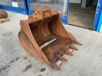CATERPILLAR APPROX. 4ft TOOTHED DIGGING BUCKET TO SUIT 13 TON EXCAVATOR