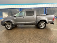 TOYOTA HILUX INVINCIBLE 3.0 D-4D DOUBLE CAB PICK UP - 5