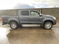 TOYOTA HILUX INVINCIBLE 3.0 D-4D DOUBLE CAB PICK UP - 21