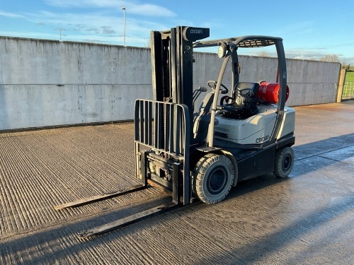 CROWN C5 1050-50 2.5 TON GAS FORKLIFT